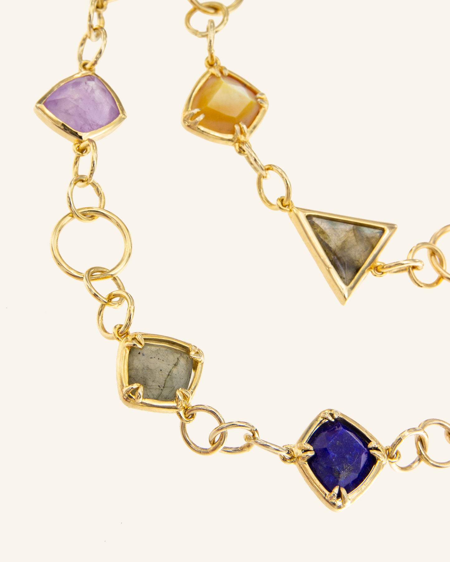 Collar Micerinos con piedras multicolor