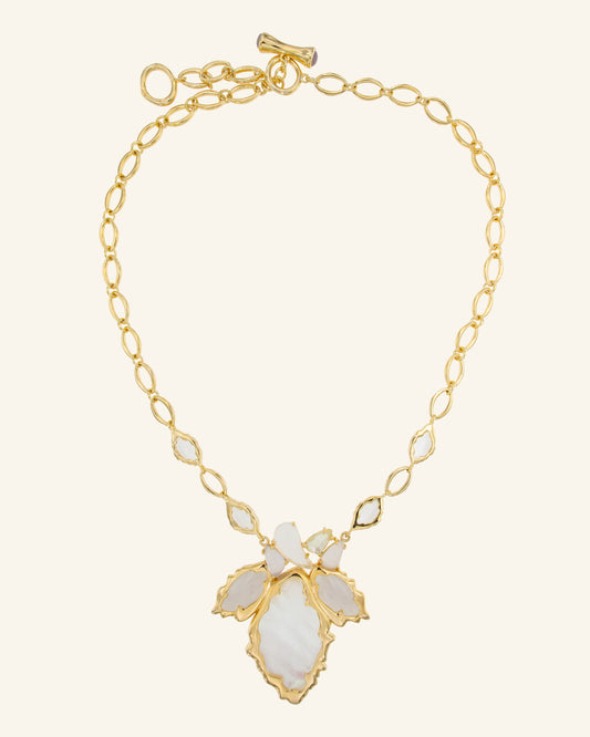 Borneo necklace with white mother of pearl and quartz