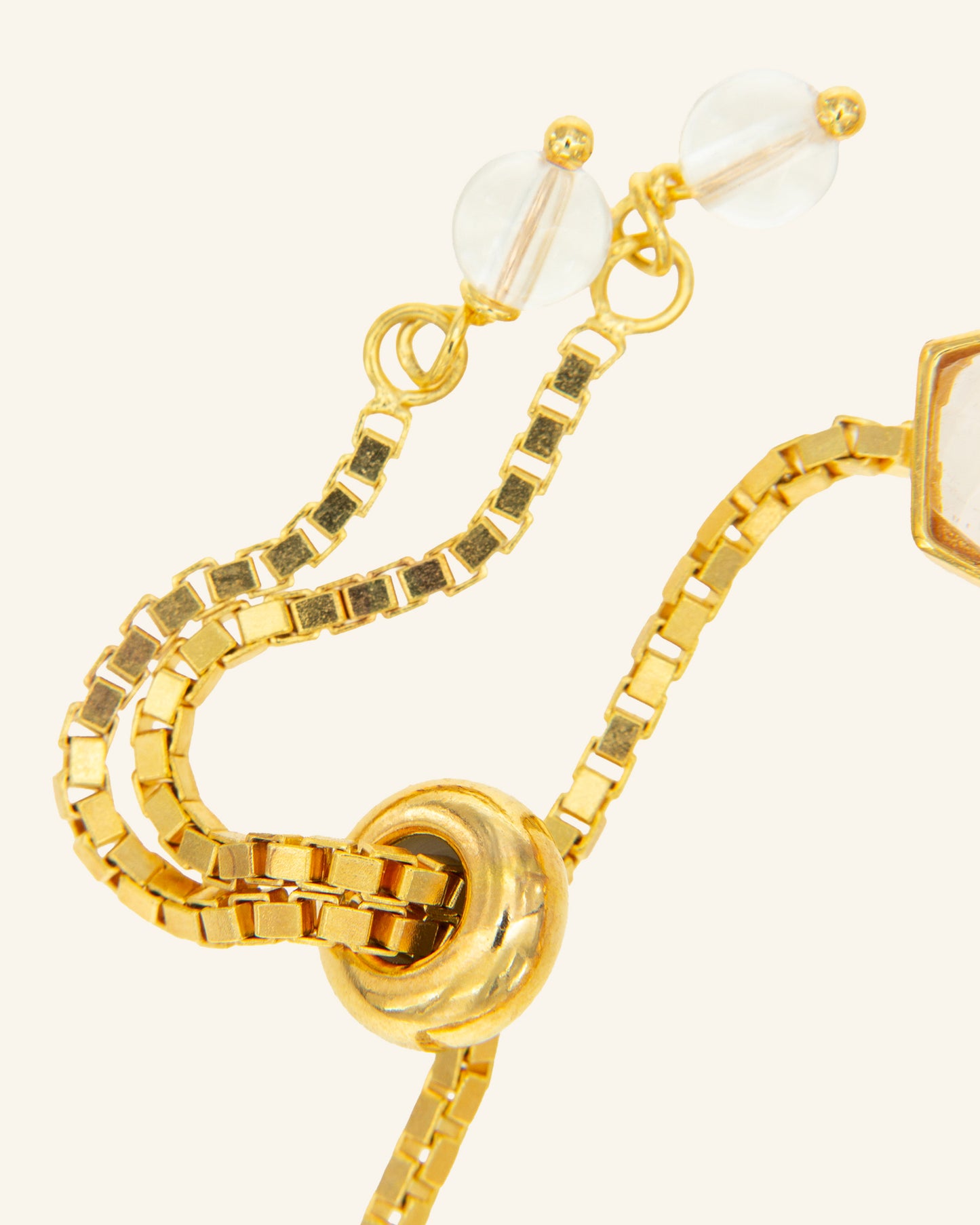 Pulsera Ross dorada con cuarzo incoloro y cuarzo herkimer