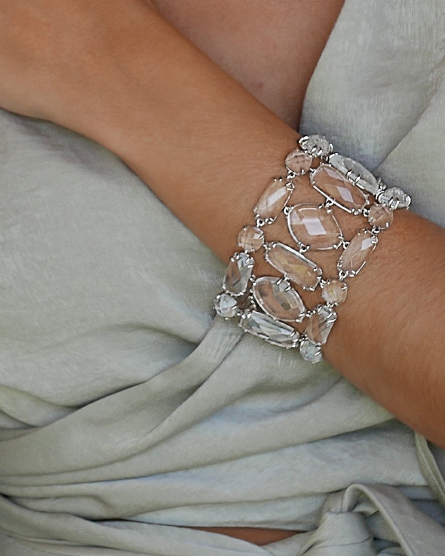 Vizier bracelet with colorless quartz