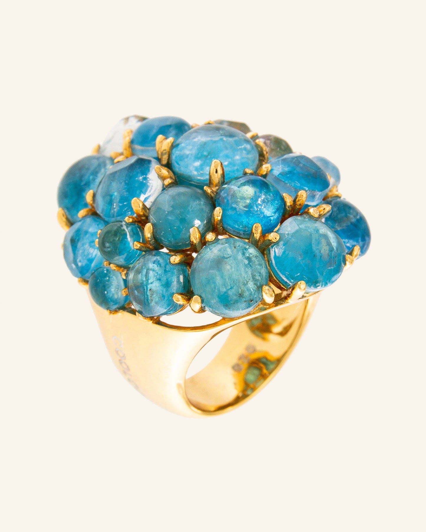 Anillo Liberis con apatita azul