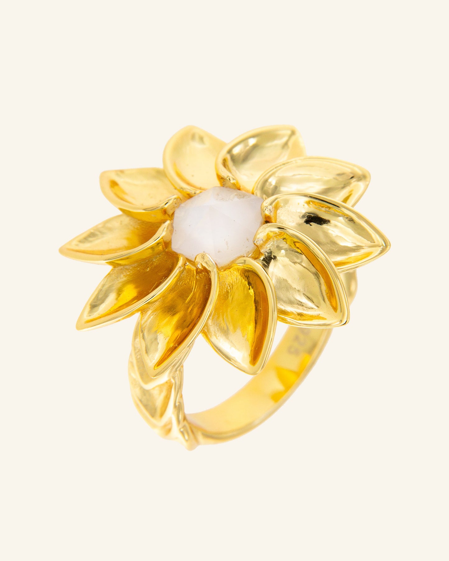 Mezzara Ring with White Mother of Pearl