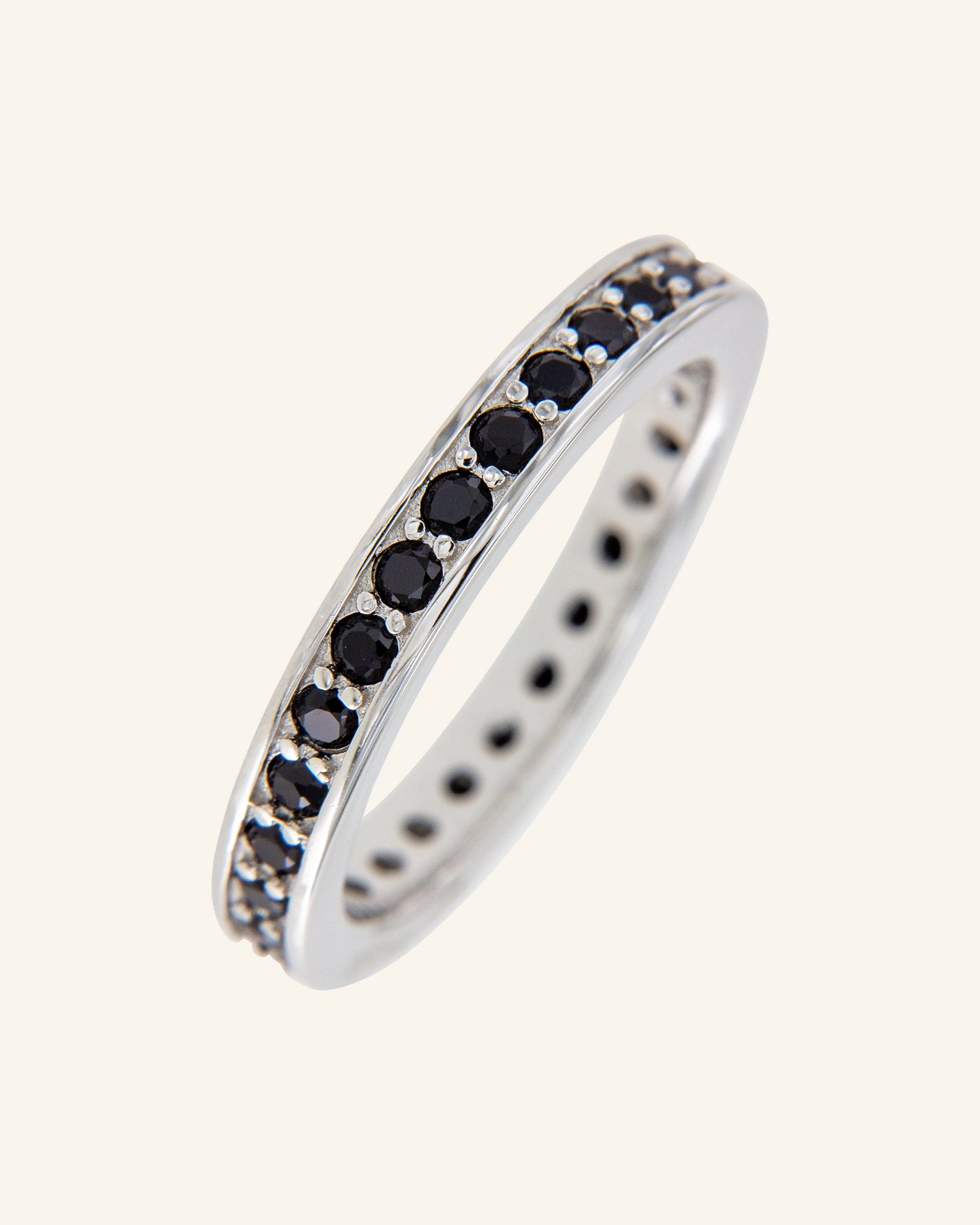 Anillo Tiber de plata con circonitas negras