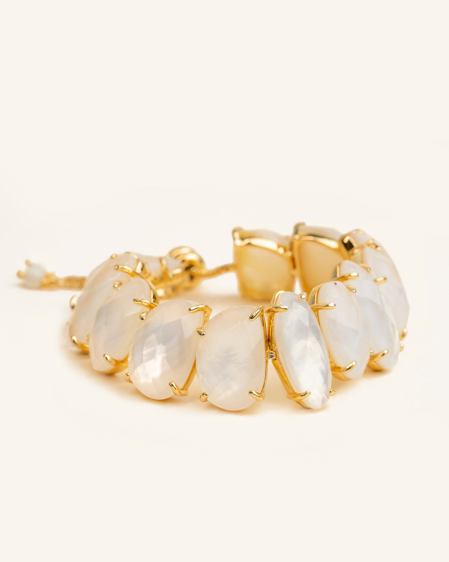 Brazalete Erebus Madreperla Blanca