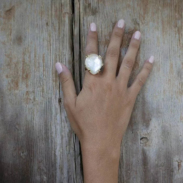 Anillo Cactus con madreperla blanca