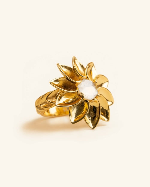 Mezzara Ring with White Mother of Pearl
