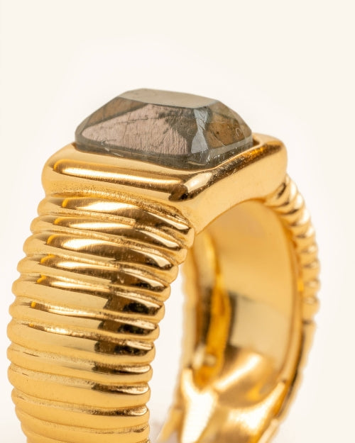 Gaumont Ring with Labradorite