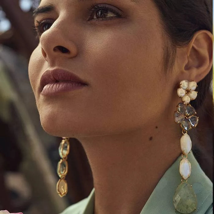 Spindle pendants with white mother-of-pearl