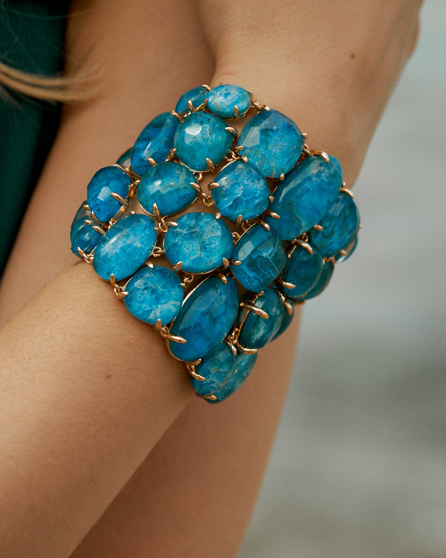 Liberis bracelet with blue apatite