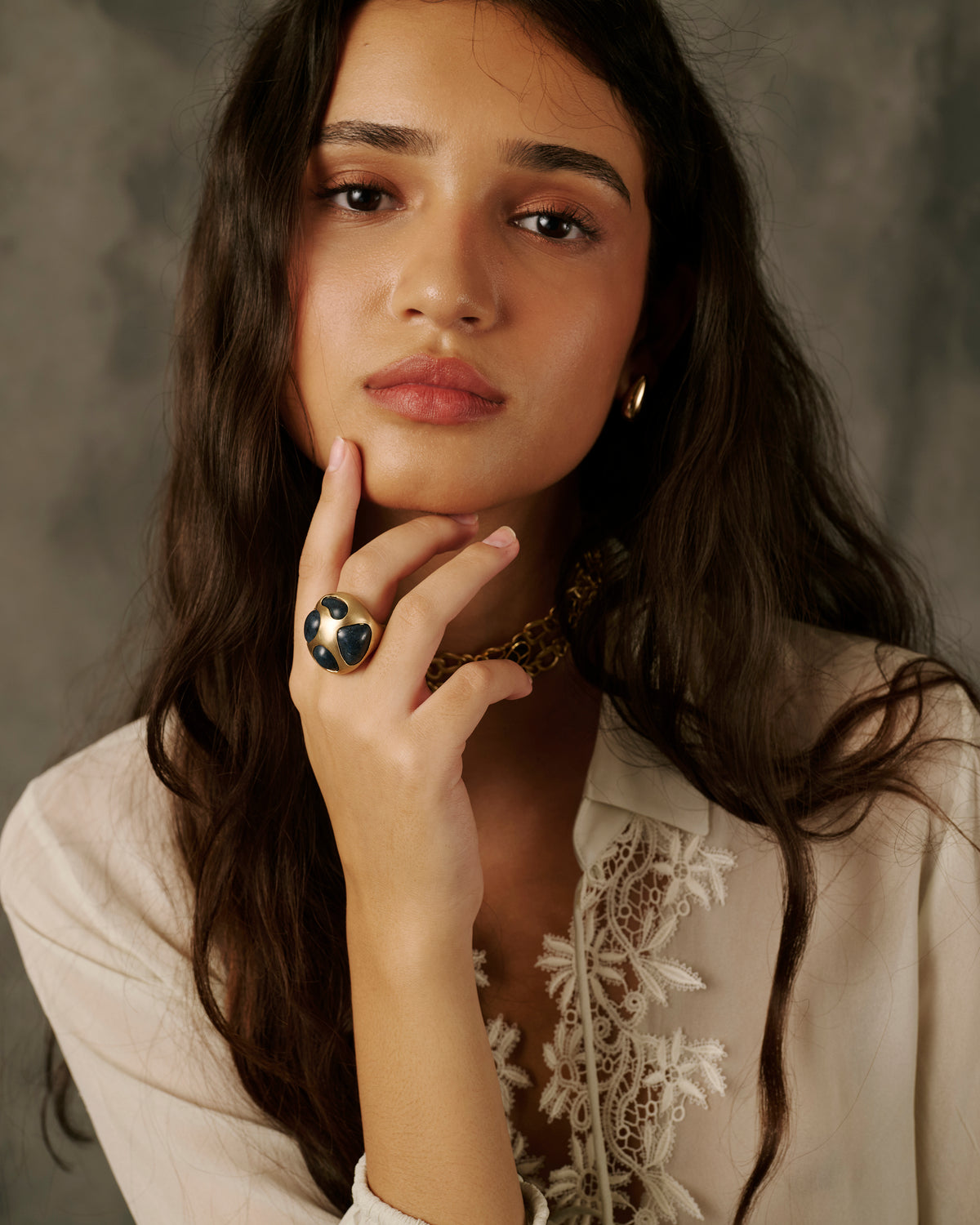 Uepi ring with dumortierite