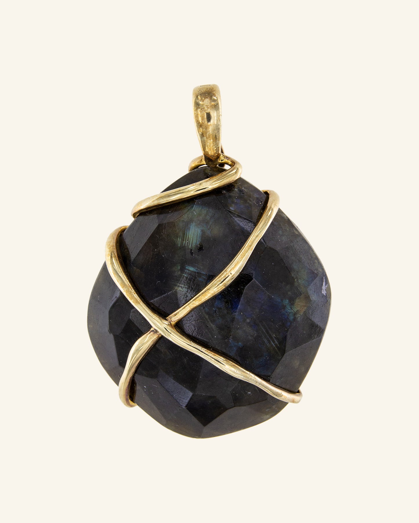 Meteorite pendant with labradorite