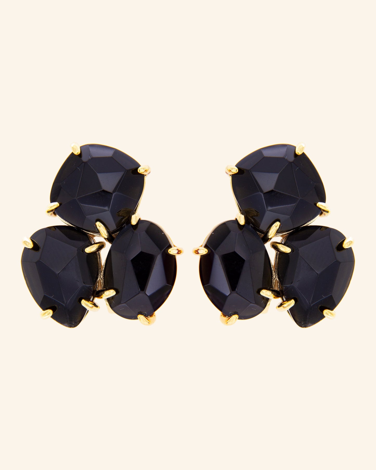 Kraz earrings with onyx Omega closure