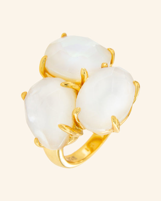 Kraz ring with white mother of pearl and quartz