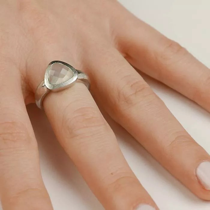 Pilum silver ring with moonstone