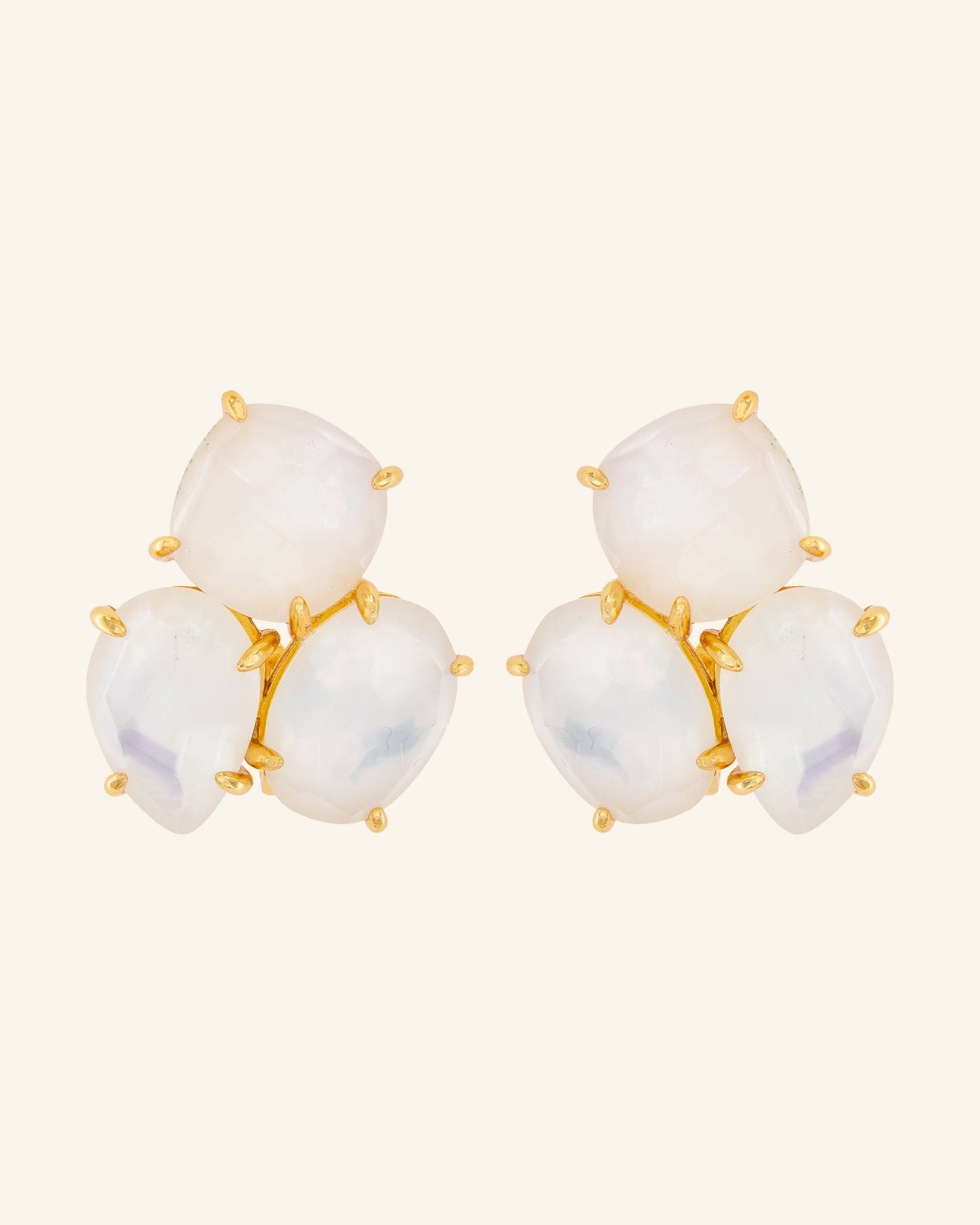 Kraz earrings with white mother-of-pearl and colorless quartz