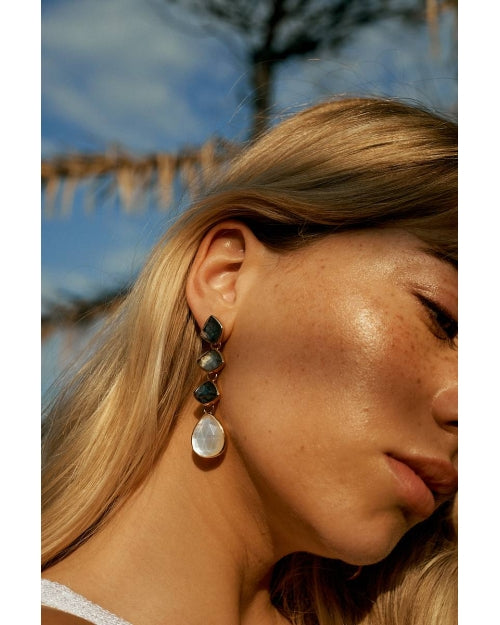 Candy Tail intermediate beveled black mother-of-pearl pendants